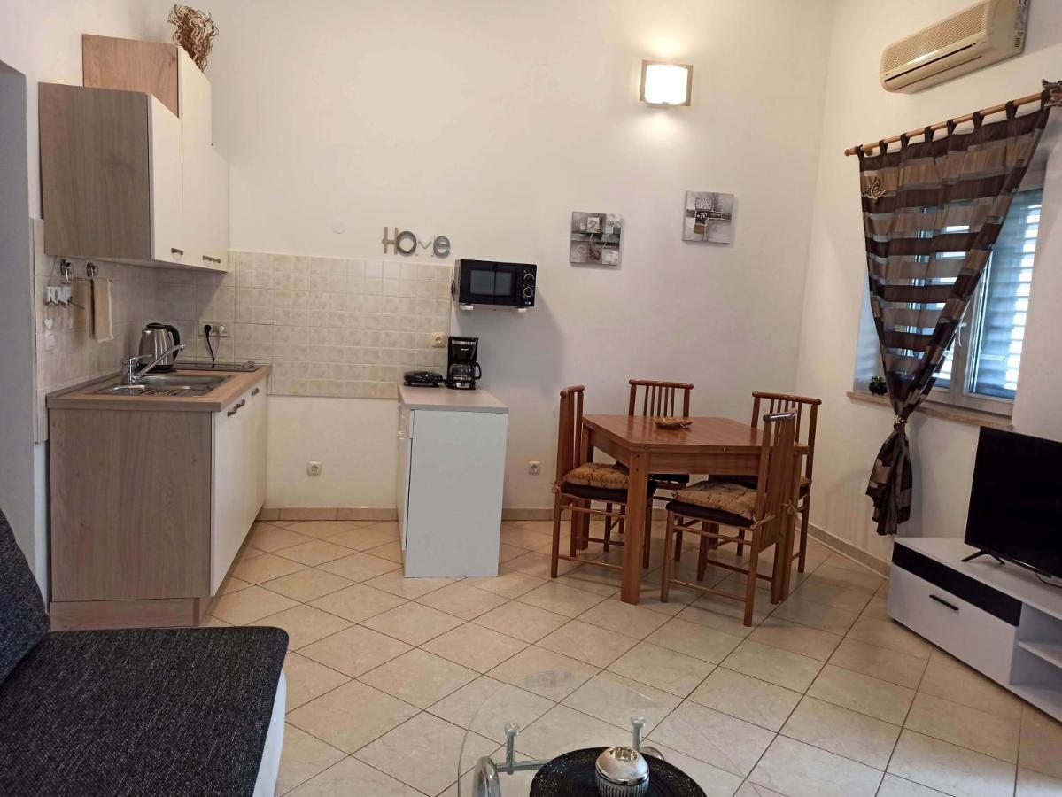 Apartman Dora Пула Екстериор снимка