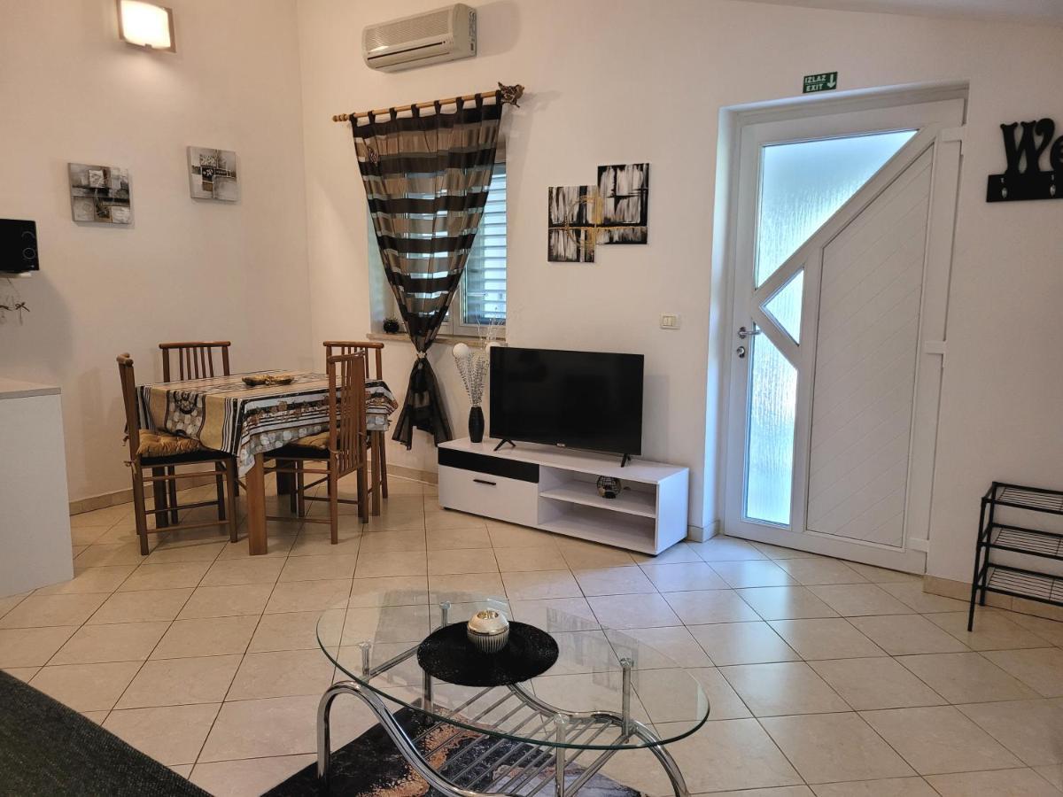Apartman Dora Пула Екстериор снимка
