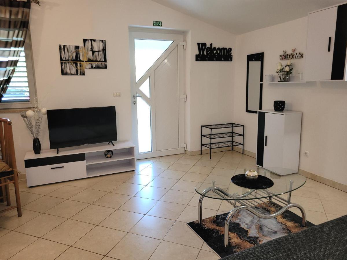 Apartman Dora Пула Екстериор снимка